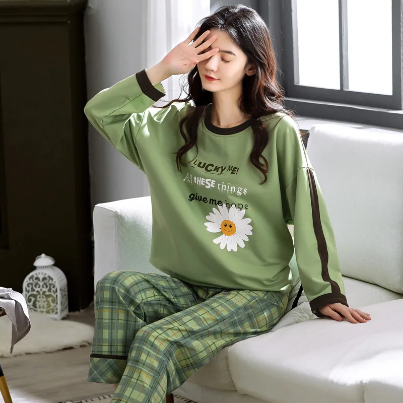 

Новый зимний женский пижамный комплект, милая Хлопковая пижама с принтом маргариток, зеленая Домашняя одежда с длинным рукавом, модная одеж...