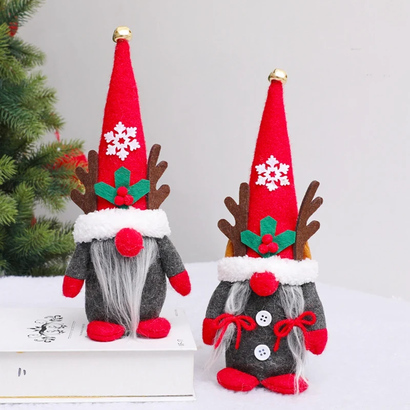 Рождественский подарок красного цвета с изображением оленьих рогов Рудольф