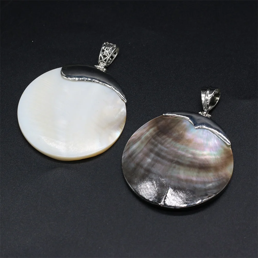 

Natural Shell Pendant Exquisite Pattern Round Mother Of Pearl Shell Pendant Charms For Making Women Jewerly Necklace 50x50mm