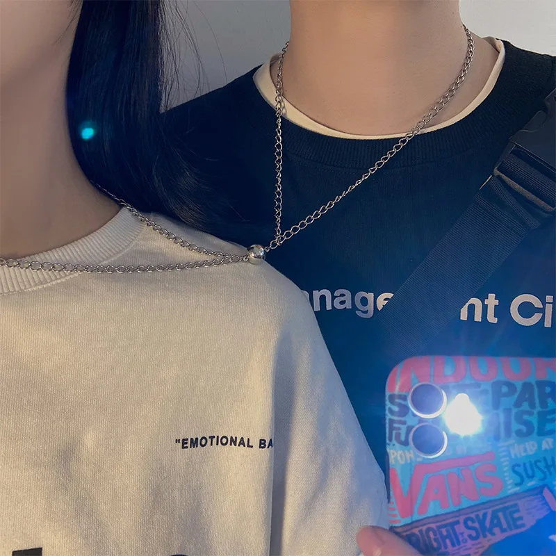 

The new clavicle chain couple necklace magnet attracts niche temperament hip hop pendant personalized necklace for girlfriend