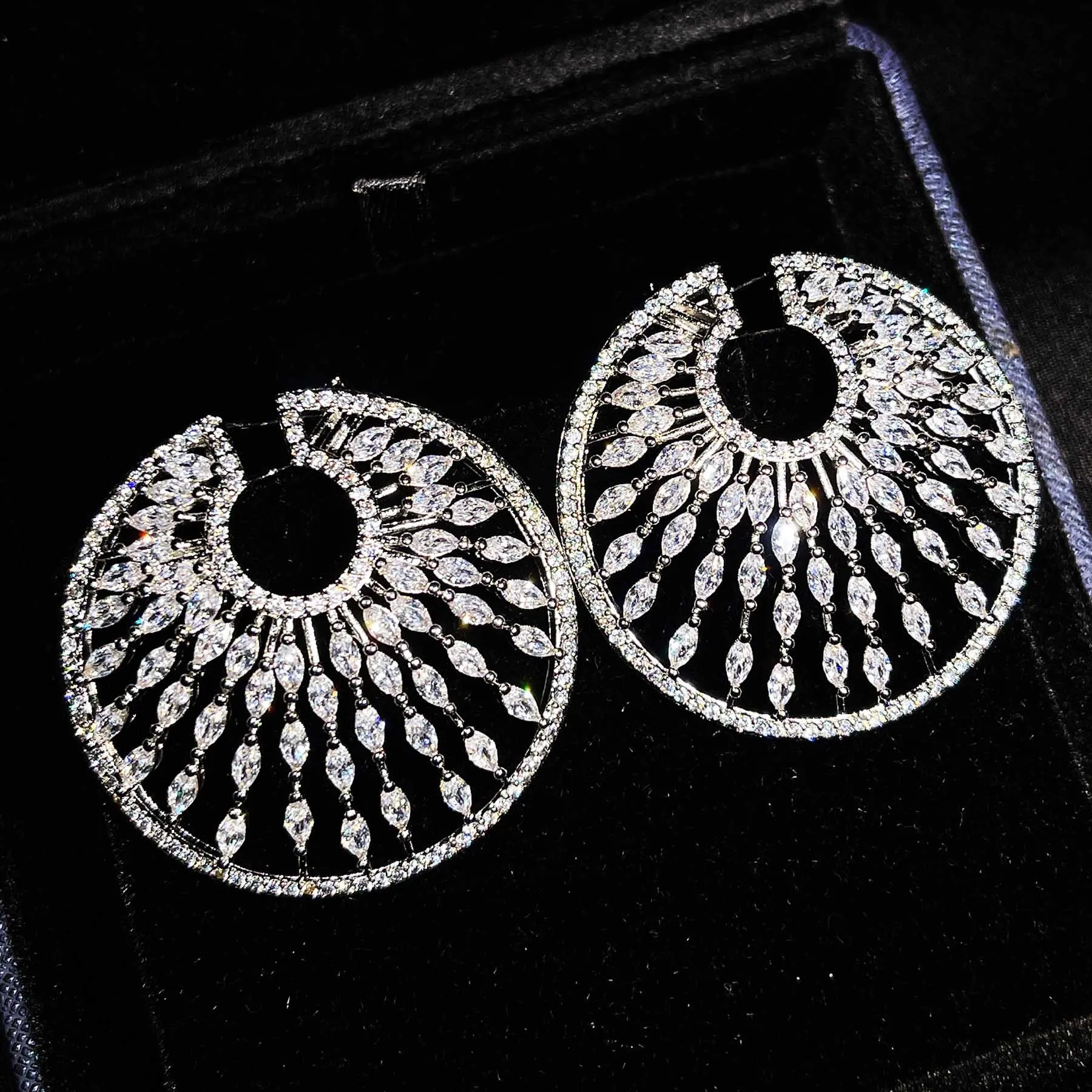 

QTT Hot Brilliant Silver Color Dangle Earrings Water Drop Zircon Stone Earrings Female for Valentine's Day Jewelry Gift