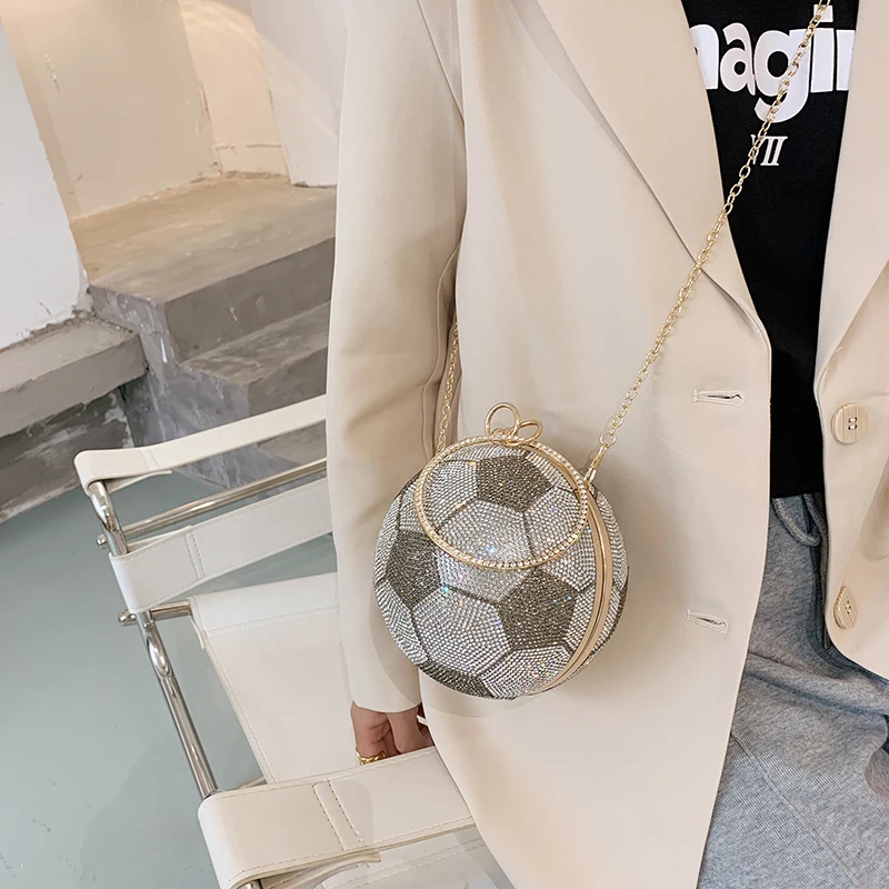 Сумки через плечо с кристаллами и круглой металлической ручкой женские