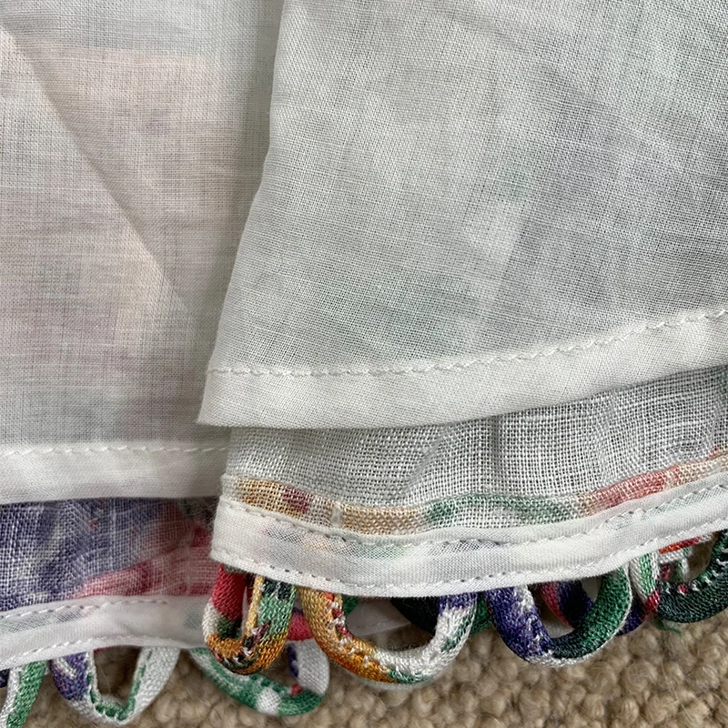 Красивое льняное платье с наплечным ремнем многослойным гофрированным пышным