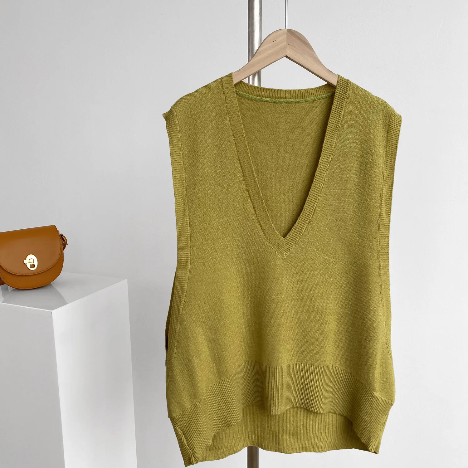 

2020 Early Autumn New Pur Color Oversize V Neck Sleeveless Knitted Vest Women Fashion Pullover Base Match Sweater For Fashion