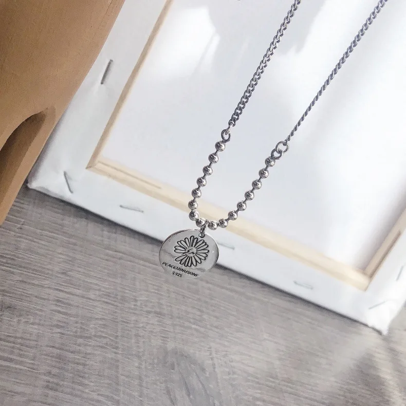 

GD INS S925 PMO Daisy Engraving Pendant Necklace Accessories