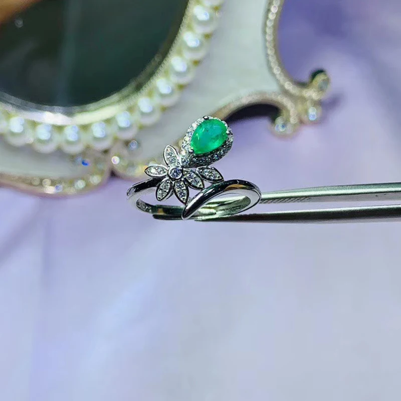 Кольцо из серебра 925 пробы с изумрудом 4 Х6 мм | Украшения и аксессуары