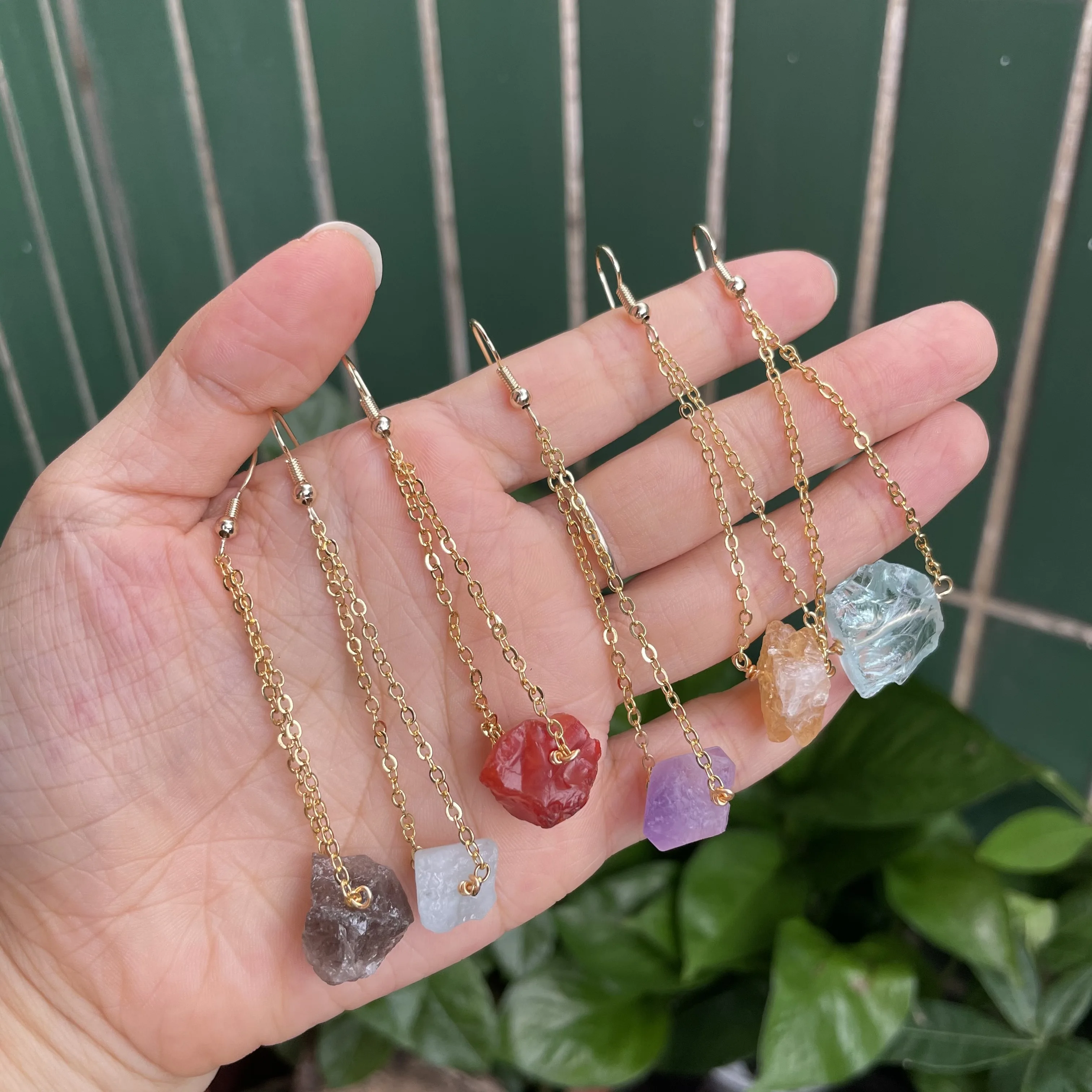 

Natural Stone Amethysts Quartz Chunky Beads Gold Chain Hook Earrings Fashion Women Crystal Dangle Earrings Jewelry Gift