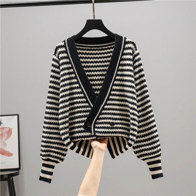 Кардиган вязаный в полоску с V-образным вырезом и ремешком [211453] 40 |