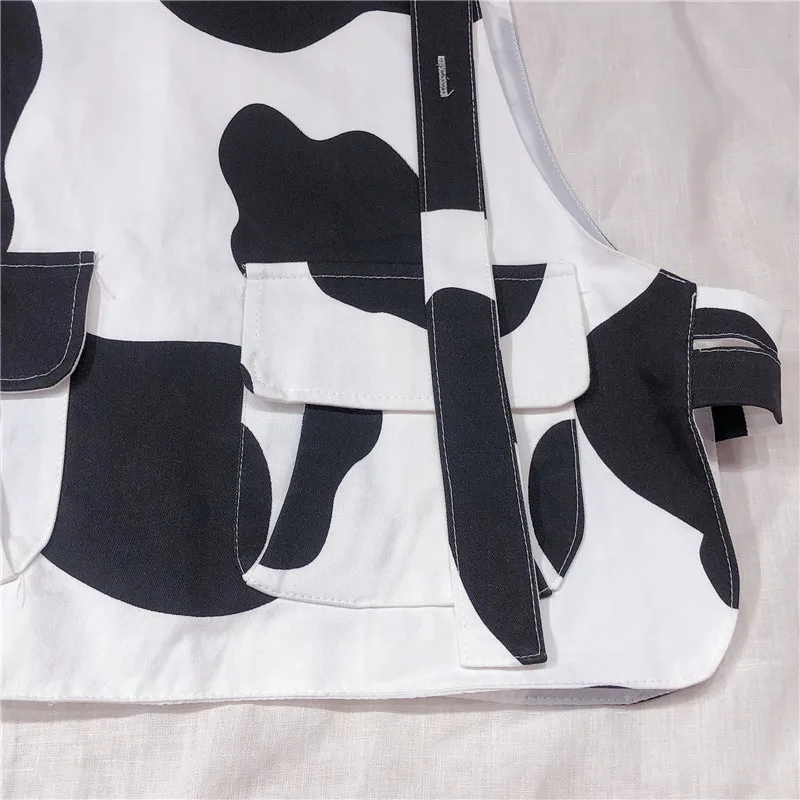 

2020 Street Harajuku Vitality Loose Girl Cows Vest Black White Contrast Women Send Puppy Brooch External Wear Student