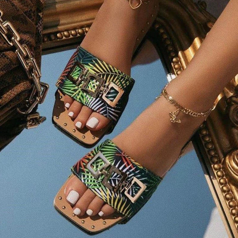 

2021 Women Slippers Summer Women's Flat Shoes Comfortable Female Casual Metal Decoration Slip On Beach Slides Ladies Shoes