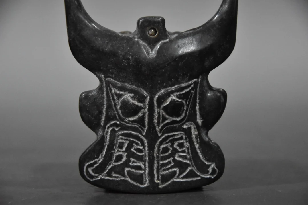 Украшения из красивый красный горный культурных метеорита (маска)|Камни| |