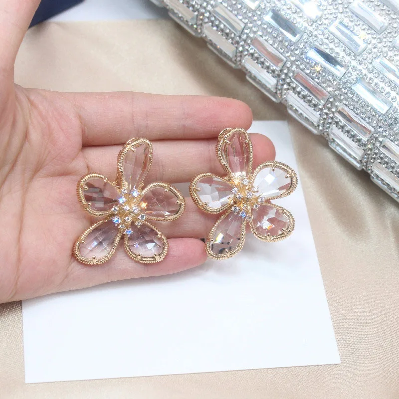 Блестящие боковые новые аксессуары большие стеклянные серьги гвоздики в форме