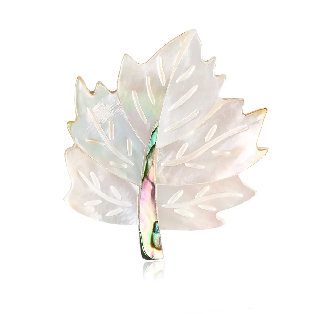 

Popular in Japan and South Korea Fashionable high-end natural shell maple leaf brooch Wild clothing accessories Spot wholesale
