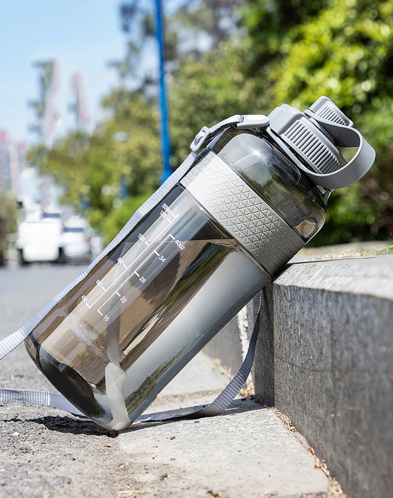 

2021 New Sport Drinking Water Bottle with Straw BPA Free 650 Ml 2000ml Plastic Water Drinking Bottle for Water