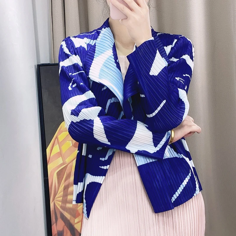 

Spring/Summer 2020 Women's new printed lapel jacket Miyak fold Fashionable wild long sleeve slim cardigan suit