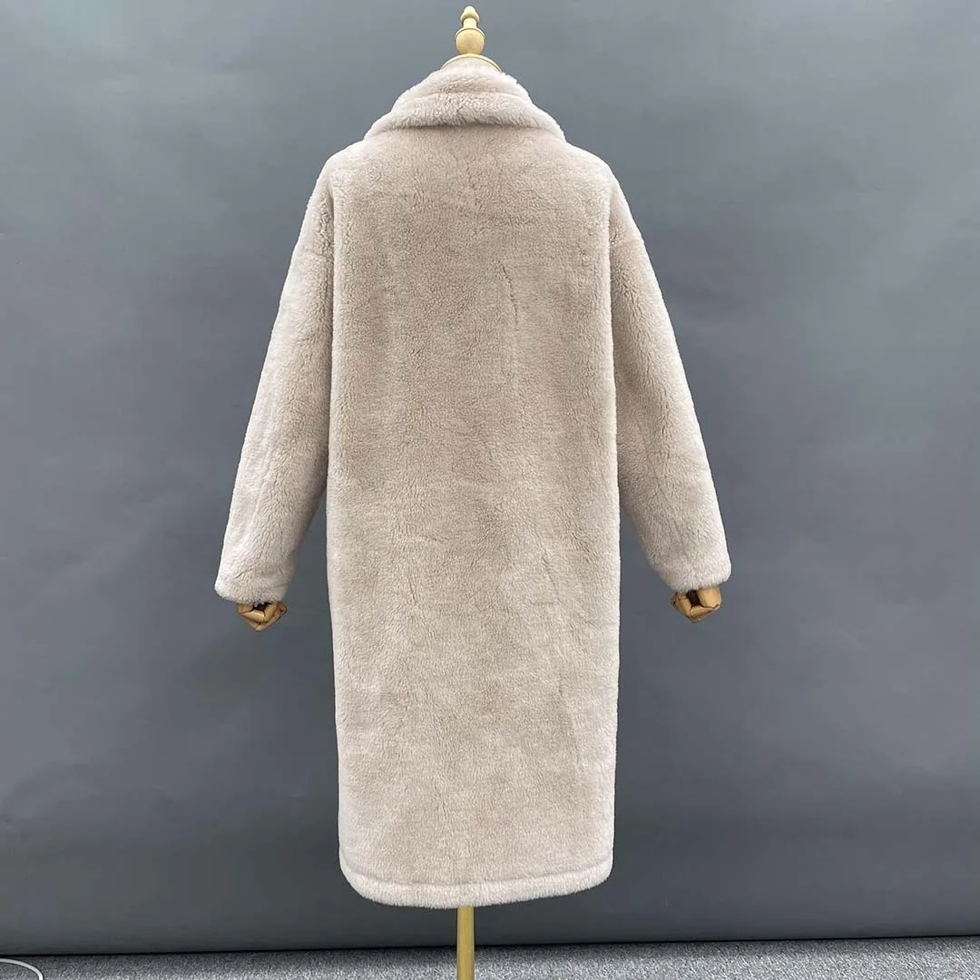 Женское шерстяное пальто с воротником-стойкой утепленное из натуральной овечьей