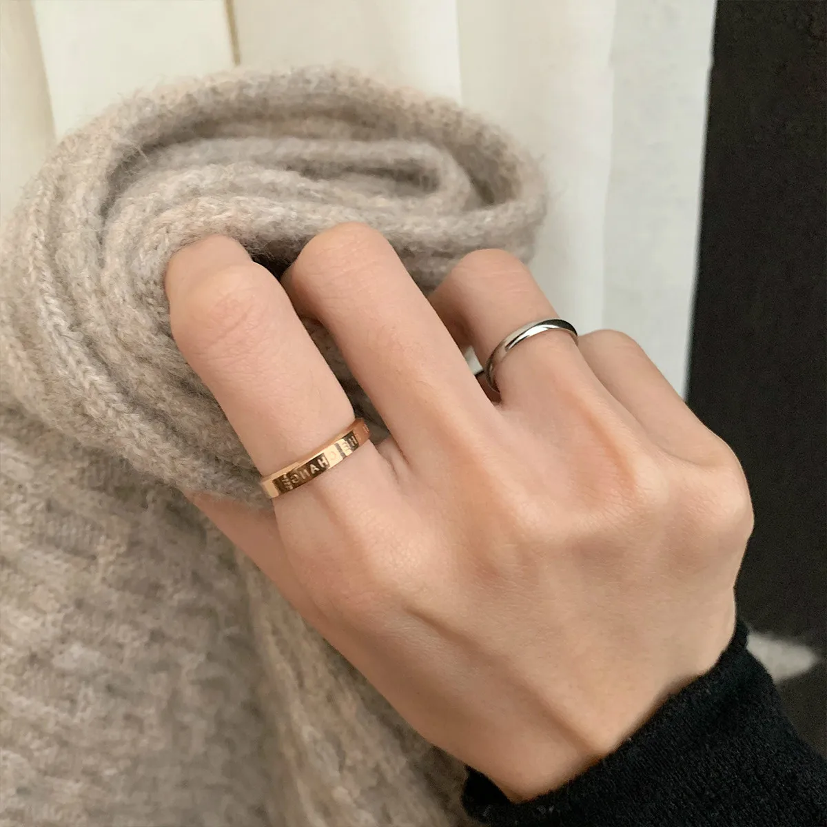 

Tarnish Free Small Big Size Smooth Men's Ring on Finger Plated 18K Gold Rings for Women Stainless Steel Fine Jewelry For Couples
