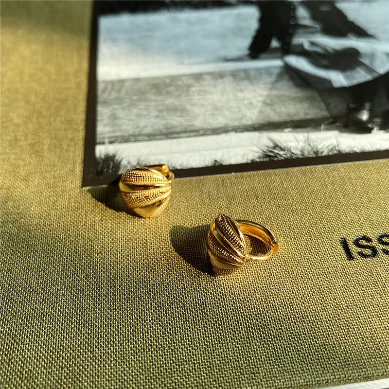 

RUIYI Real 925 Sterling Silver Women Geometric Stud Earring Girl Vintage Shell Fashion Chic Gold Earrings Simple Niche Ear Studs