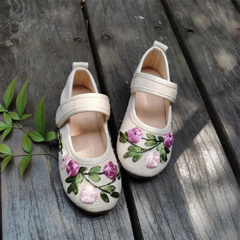 

The New Hanfu Shoes Girls Embroidered Shoes Children Linen Ethnic Style Children's Shoes Velcro Stage Performance Shoes