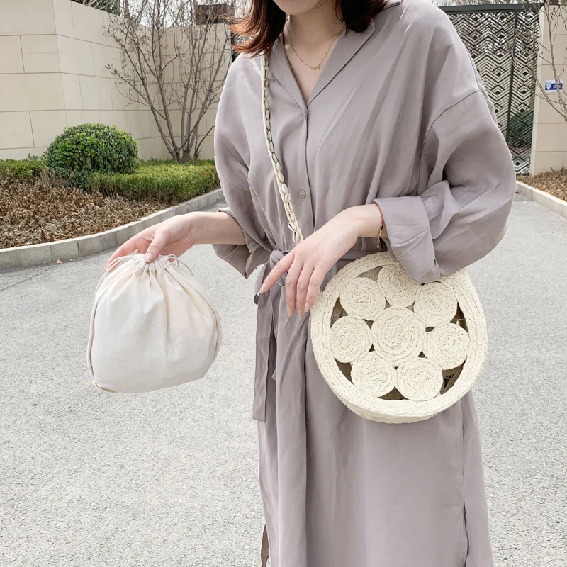

2021 New Petal Round Fashion Women's Crossbody Bags Summer Straw Beach Bag Luxury Designer Drawstring Shells Female Shoulder Bag