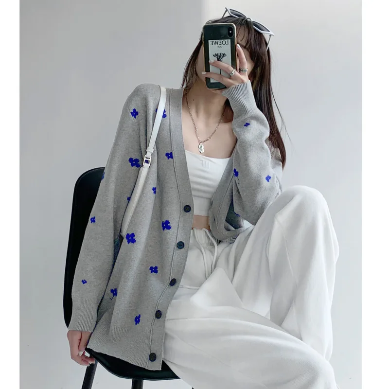 

WOMENGAGA Fashion Grey Blue Flower Embroidery Knitted Cardigan Women Loose Sweater Lazy Wind V-neck Coat New 2021 QJVH
