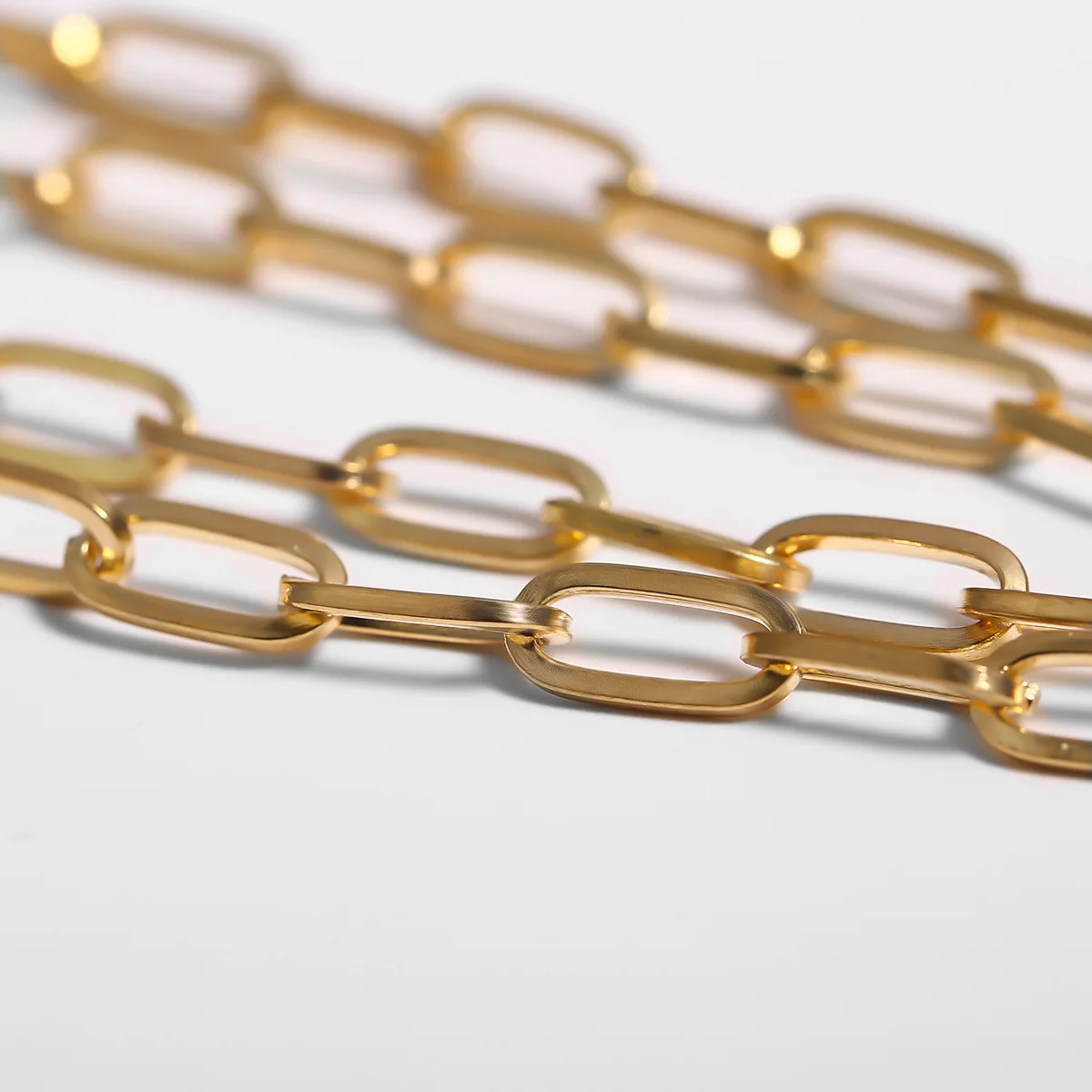 Цепочка-чокер прямоугольная золотистая/серебристая с кисточками | Украшения и