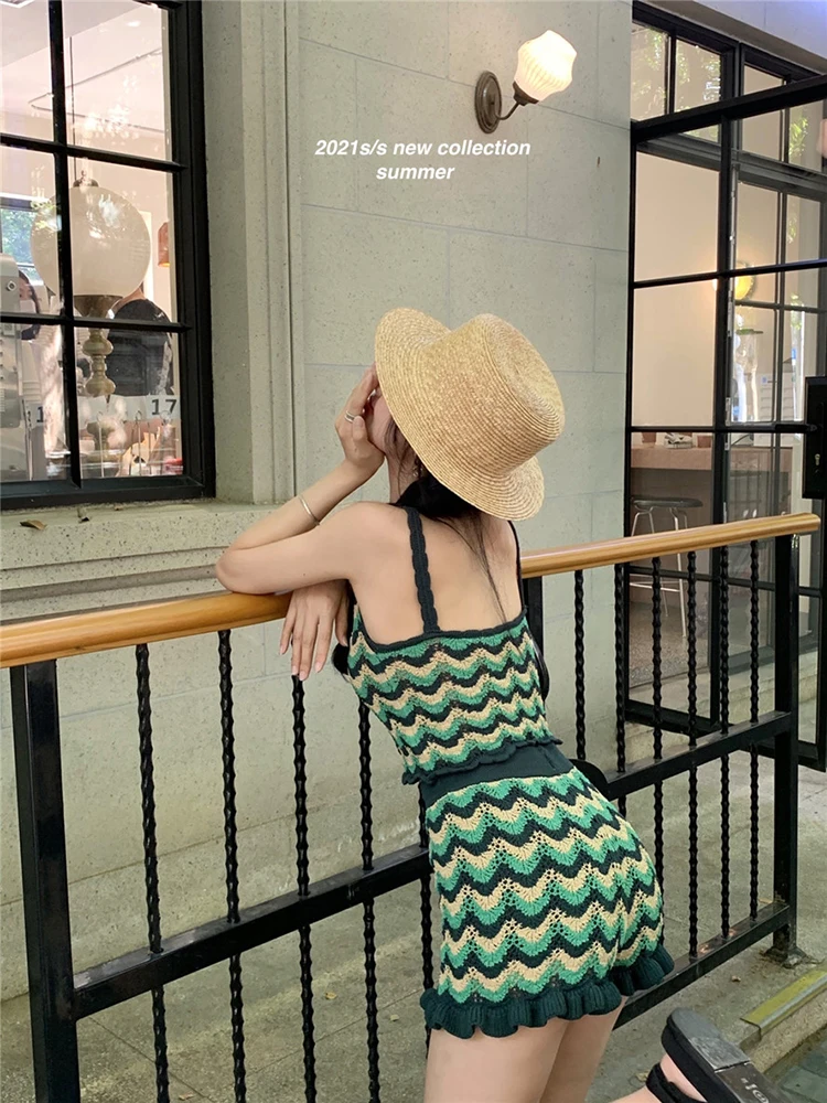 

2021 summer new ins style hot girl suit knitted hook flower camisole women's outer wear shorts with wood ears