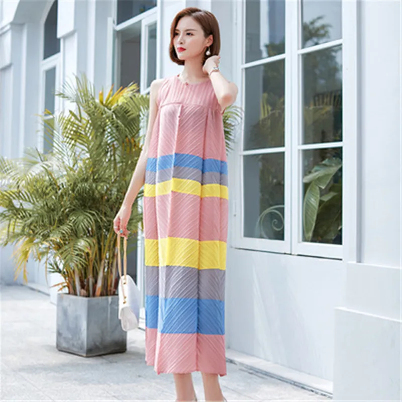 

Miyake pleated women's summer color matching sleeveless vest dress Korean fashion comfortable trend round neck pleated dress
