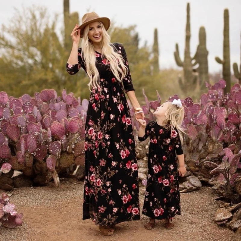 Семейная одежда для мамы и дочки платье с цветочным принтом длинным рукавом |