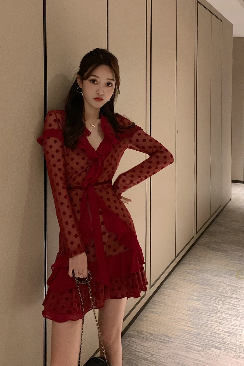 

Dresses French Vintage Style Sexy V-neck Ruffled Polka Dot Chiffon Dress Tight Waist Dating Petite Skirt Spring Kawaii Korean