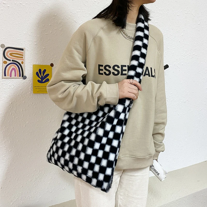 Chessboard Plush Tote Bags Women Bags Soft Fluffy Bags Winter Bags For Women 2021 Furry Bags Luxury Handbag Fur Shoulders Bags
