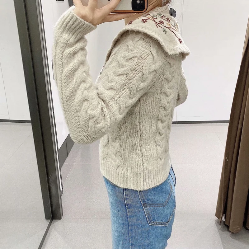 

HWLZLTZHT Women 2021 Fashion Floral Embroidery Cropped Knitted Sweater Vintage Long Sleeve Female Outerwear Pullover Chic Tops