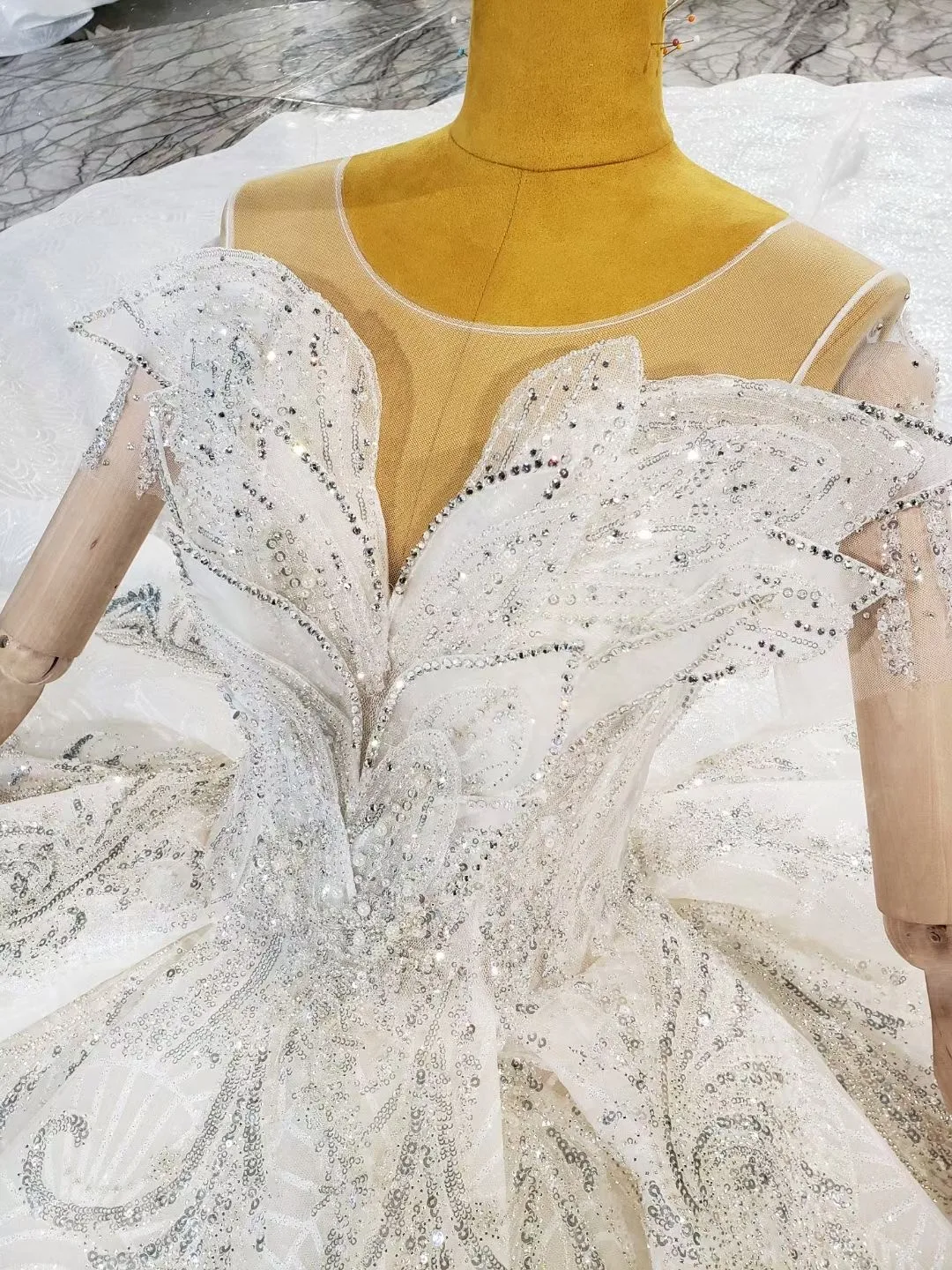 

Charming Sweetheart Neck Bride Ball Gown Wedding Dress 2021 Luxury Beaded Lace Appliques Long Train Princess Wedding Gowns