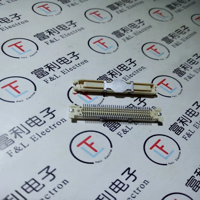 

5pcs/lot 528850704 70P 0.635mm male Connector 3-4H Connector