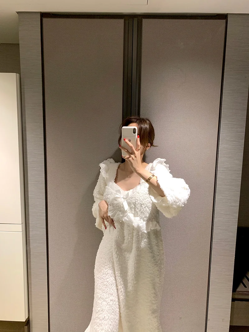 Осенне-зимние женские милые белые фланелевые пижамные комплекты/Ночная рубашка.