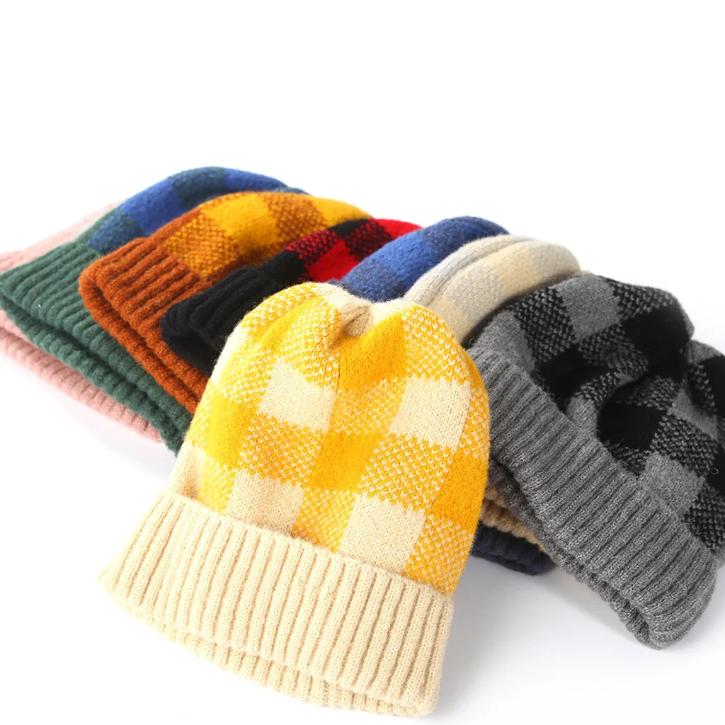 Женская зимняя шапка с воротником и бархатной подкладкой плотная клетчатая