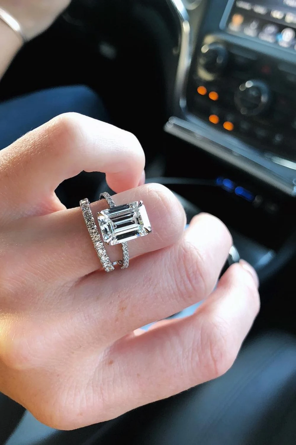 

Crystal Diamond Zirconia lab Diamond 0.40 carat tamtur and 3 carats baguette engagement kombin