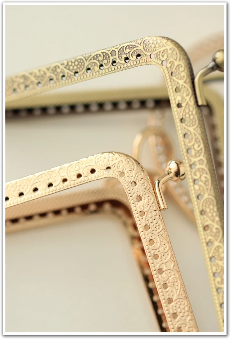 Dailylike Bronze Light Gold Bracelet Diamond L-shaped Mouth Wind Cartoon Flowers and Animals Fabric Embroidery | Дом и сад