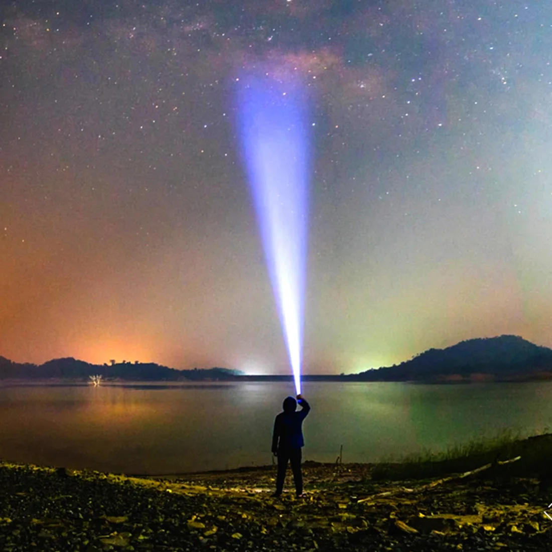 

Super Bright Portable Portable Lamp Strong Light P500LED Lamp + COB Side Light Floodlight USB Rechargeable Outdoor Searchlight