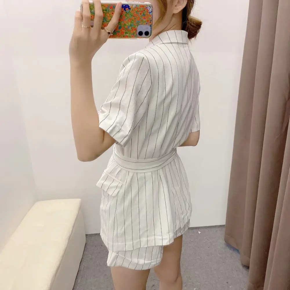 Женский костюм из 2 предметов белая рубашка в полоску с коротким рукавом и шорты