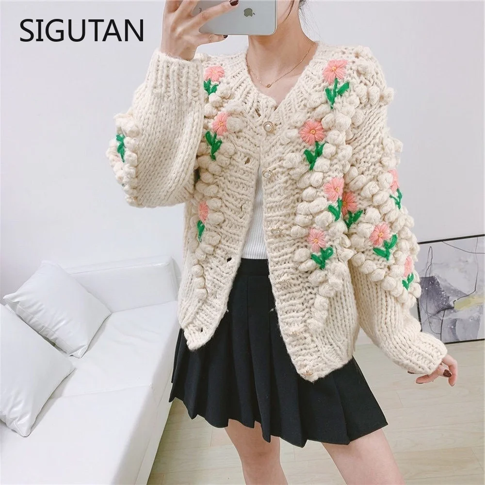 

Новинка 2021, женский зимний свитер ручной работы, кардиганы с цветочной вышивкой, ажурный шикарный вязаный жакет, искусственная жемчужина