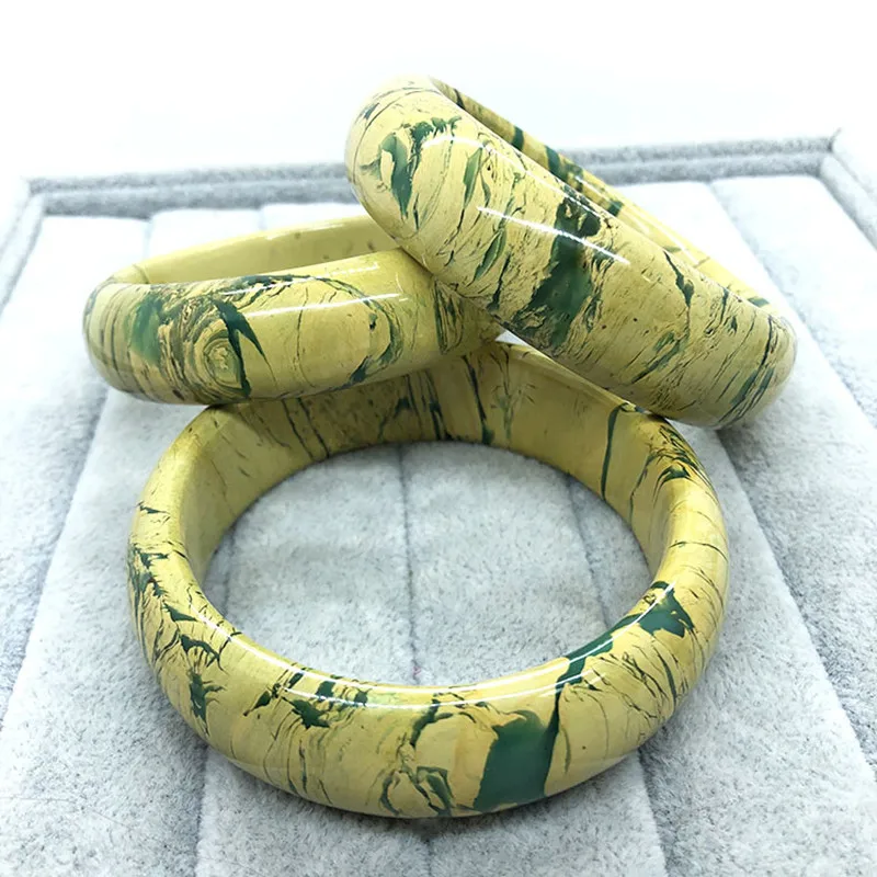 

Браслет женский из натурального зеленого Хлорита, с ручной гравировкой