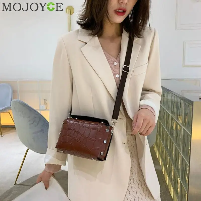 Миниатюрная сумка мессенджер с узором под крокодила Женская Ретро из