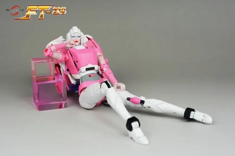 Фигурка трансформер Fanstoys FT 24 Rouge Arcee FT24 24|Игровые фигурки и трансформеры| |