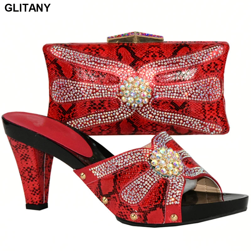 Новейшие зеленые итальянские туфли с подходящей сумкой обувь и подходящая сумка