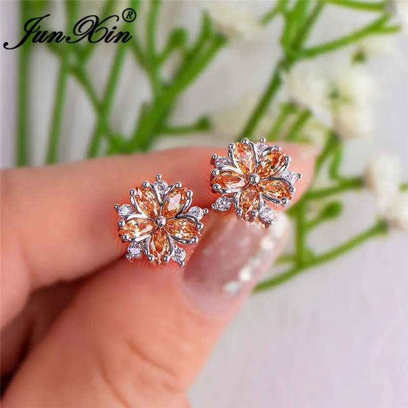 Серьги-гвоздики женские с кристаллами фиолетовые красные в форме снежинки из