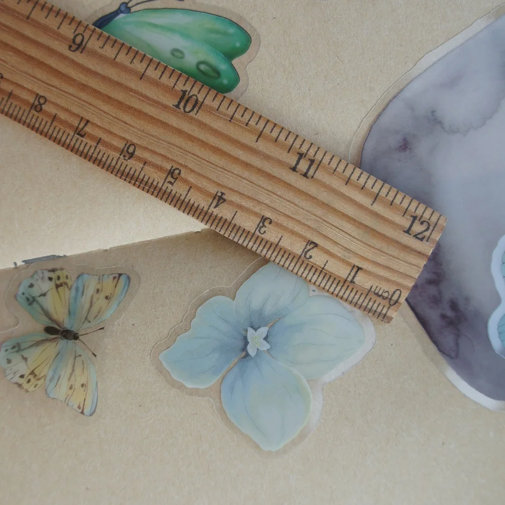 Наклейка белая Зеленая бабочка цветок синяя бутылка стильная наклейка для