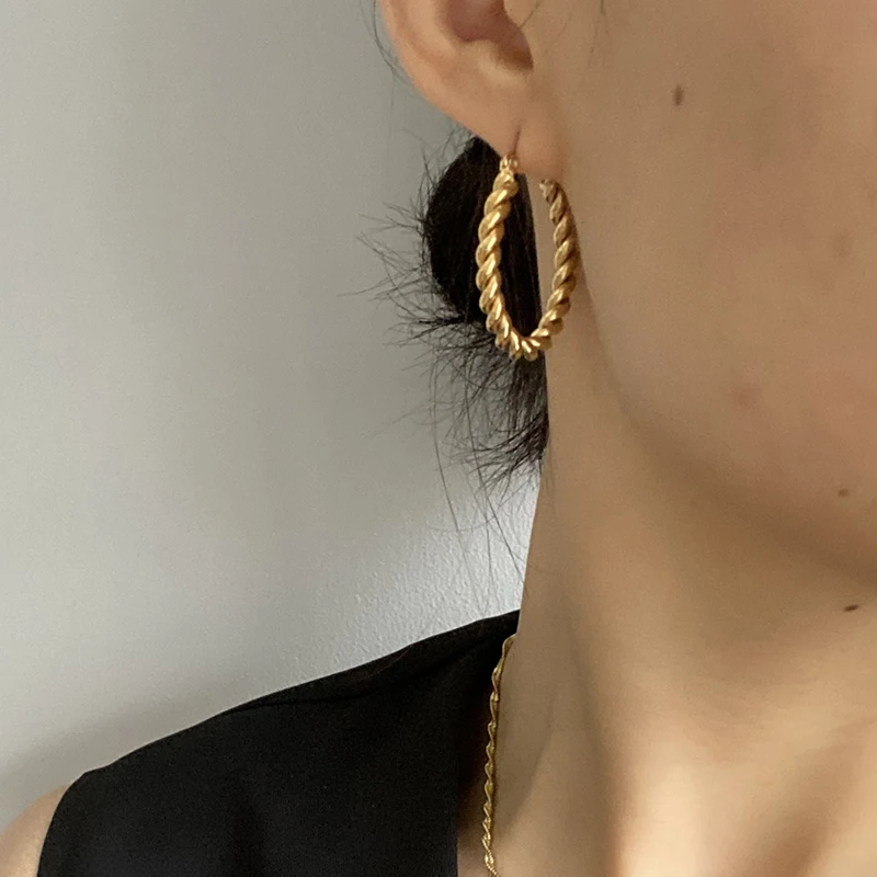 

ZJ Hot Sale 2022 Femme French Elegant Classic Twisted Shaped U Hoops Earrings Stainless Steel Tarnish Free Street Style Jewelry