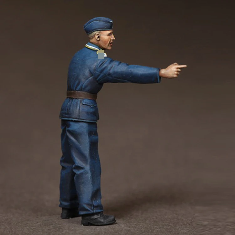 

1/35 Paratrooper Sergeant Military Scene Resin Soldier Model 578