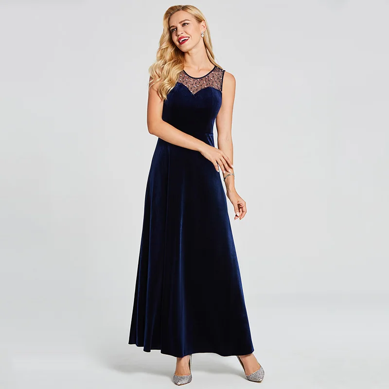 Женское длинное вечернее платье темно синее трапециевидной формы с v образным
